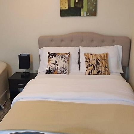 Hastings Towers 4D - Studio Apt Opp Beach 브리지타운 외부 사진