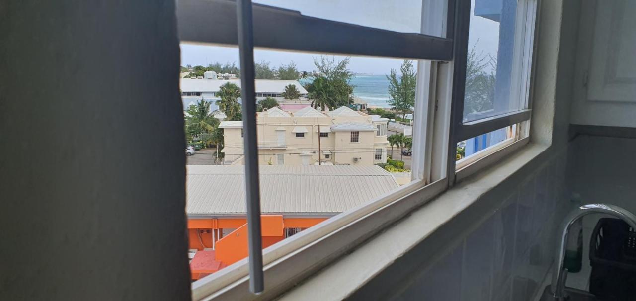 Hastings Towers 4D - Studio Apt Opp Beach 브리지타운 외부 사진