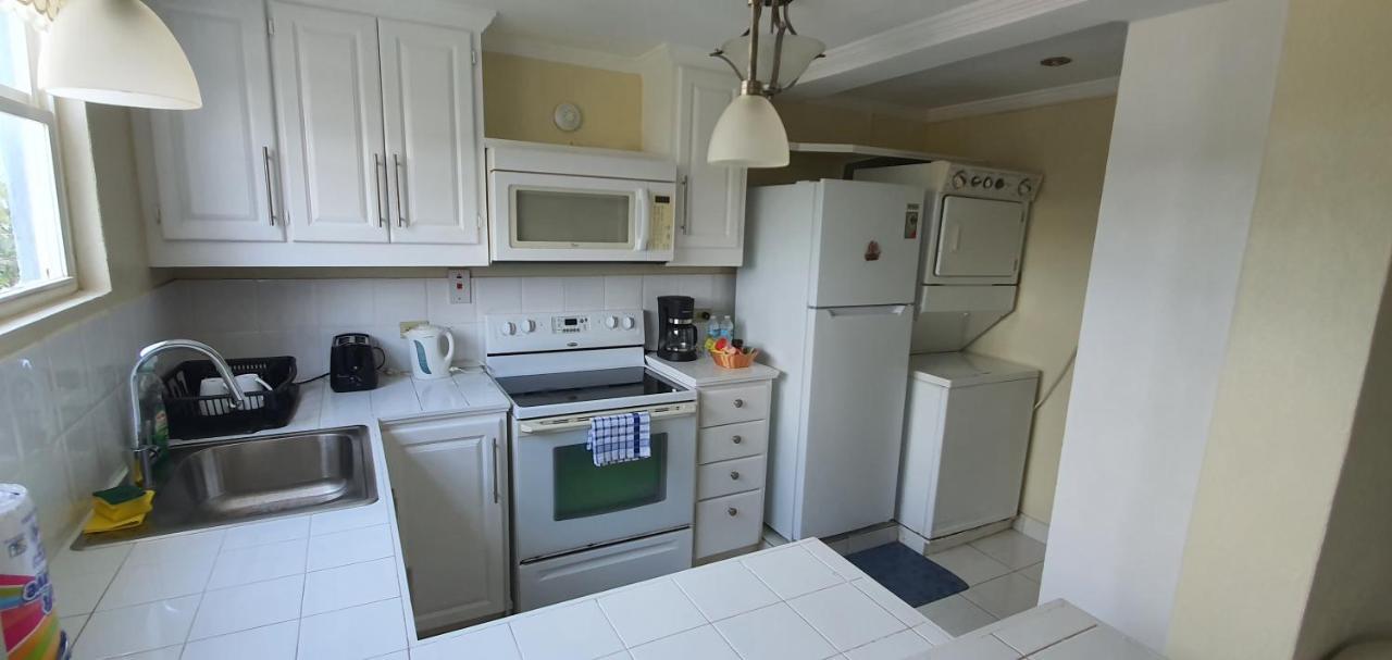 Hastings Towers 4D - Studio Apt Opp Beach 브리지타운 외부 사진