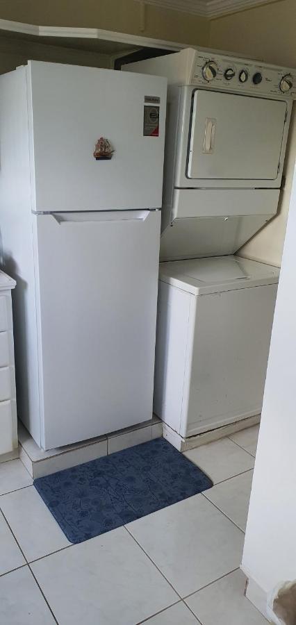 Hastings Towers 4D - Studio Apt Opp Beach 브리지타운 외부 사진