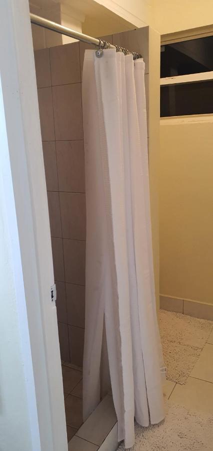 Hastings Towers 4D - Studio Apt Opp Beach 브리지타운 외부 사진