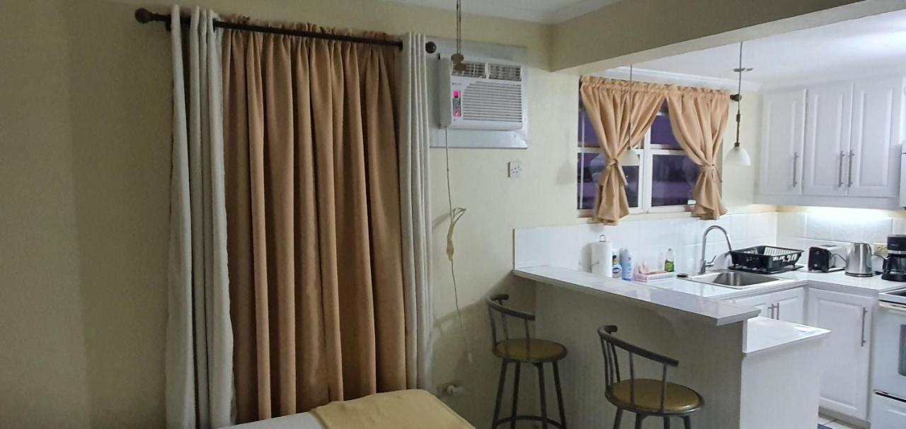 Hastings Towers 4D - Studio Apt Opp Beach 브리지타운 외부 사진